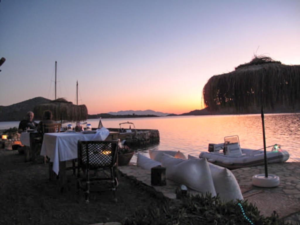 Отель Bozburun Yacht Club Экстерьер фото