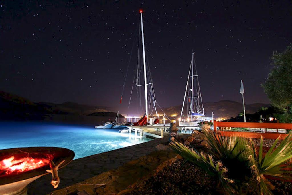 Отель Bozburun Yacht Club Экстерьер фото